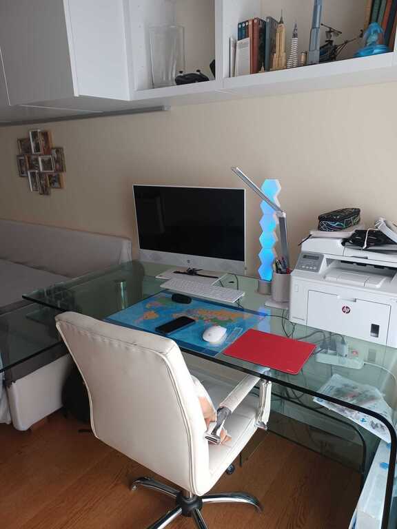 postazione computer in 2 camera, accesso al balcone