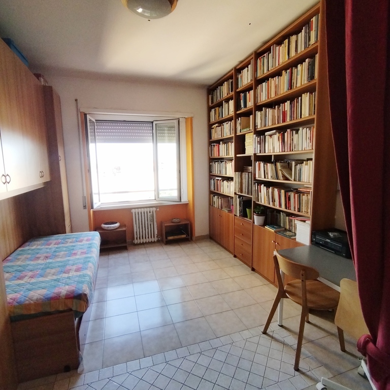 Stanza da letto 3 - Sala con computer / Bedroom 3 - Computer Room