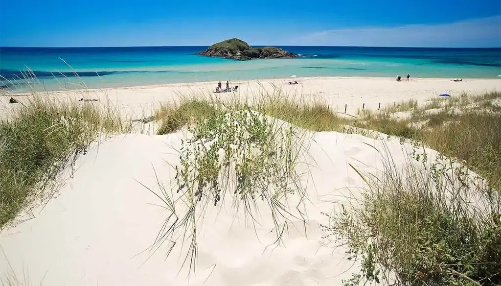 Spiaggia Su Giudeu a 21,4 km