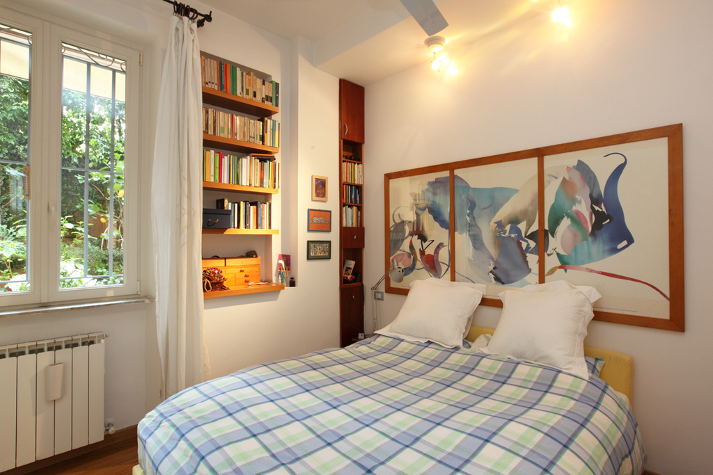 main bedroom with queen bed