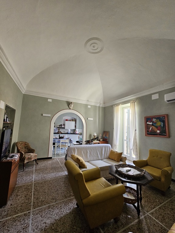 sitting room with television  and access to the balconi with wiew of the gulf 