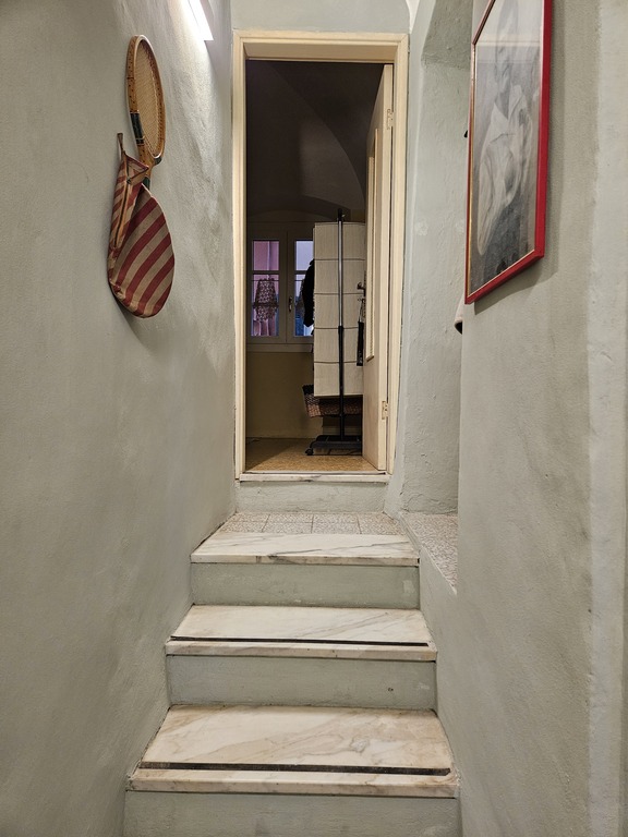 Six steps to go to the second bedroom