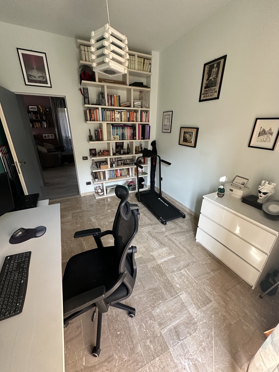 cameretta senza letto con tapis roulant