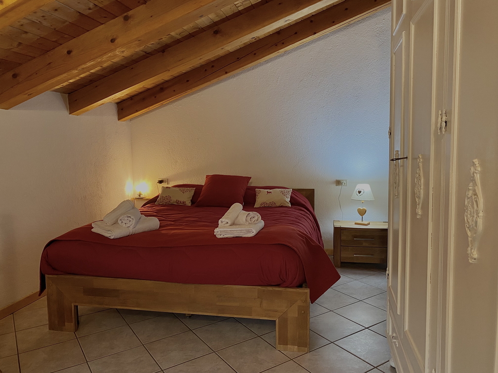 Camera con letto matrimoniale