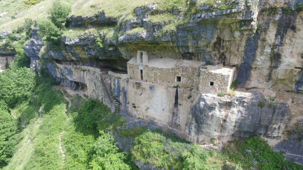 Eremo di San Bartolomeo (dal sito visitroccamorice.com)