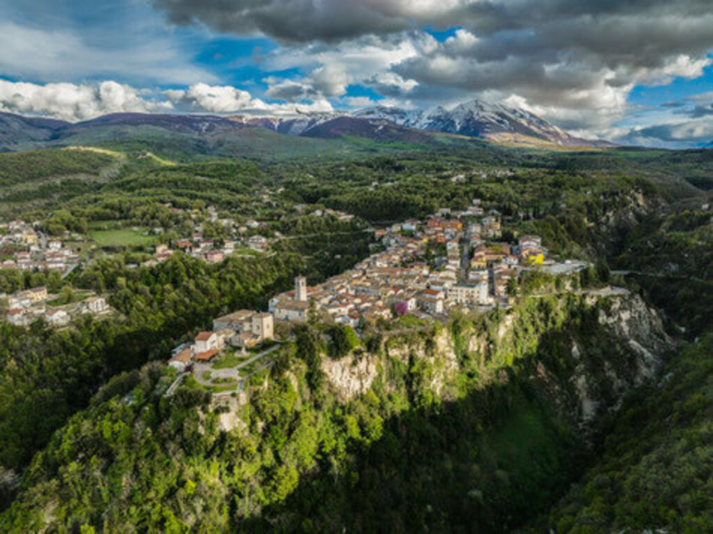 Vista di Roccamorice (dal sito santospiritomaiella.com)