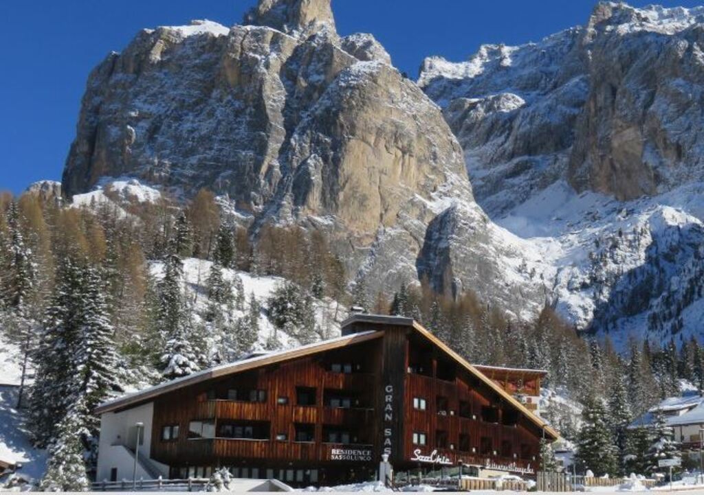 Il tetto della multiproprietà con dietro il Gruppo Sella