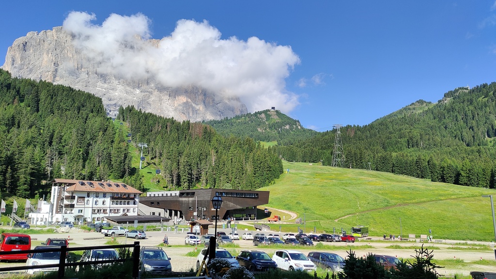 Il monte Sassolungo visto dal terrazzo