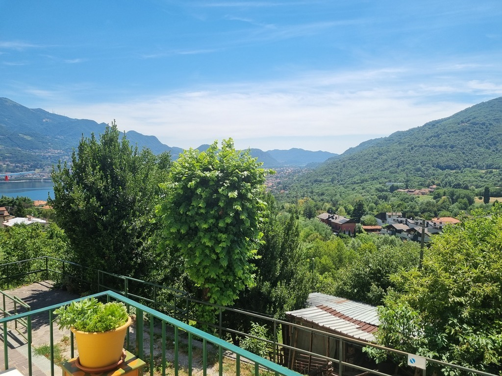 vista lago dal balcone