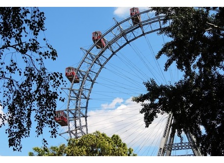 The Riesenrad and the Prater - only 10 min away! 