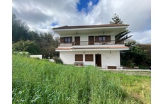 Vista frontal de la casa