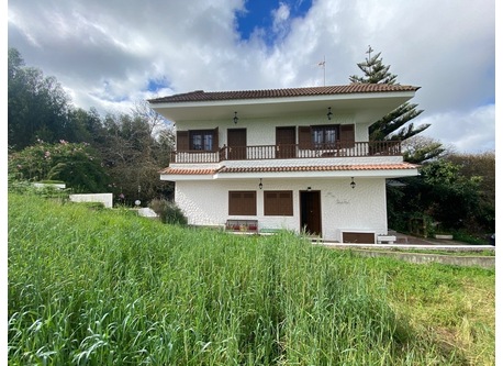 Vista frontal de la casa