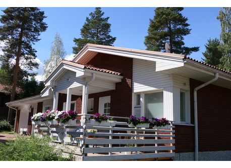 Sun shine from 4 am to 10.00 pm in july and mid august