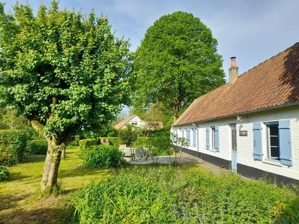 ons huis 'entre les deux' tussen 2 grote lindes