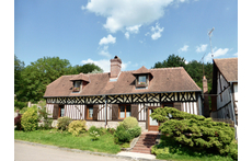Notre maison est un ancien relais de poste (an old coaching inn) datant de 1700.