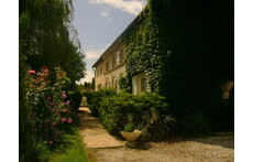 A cosy house near Bordeaux and Blaye (World heritage sites), private pool, lake with beach and leisure park.
