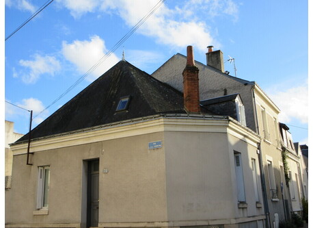 la maison vue de la rue