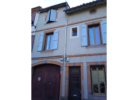 Une partie de la facade sur la rue