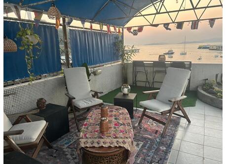 Private waterfront rooftop