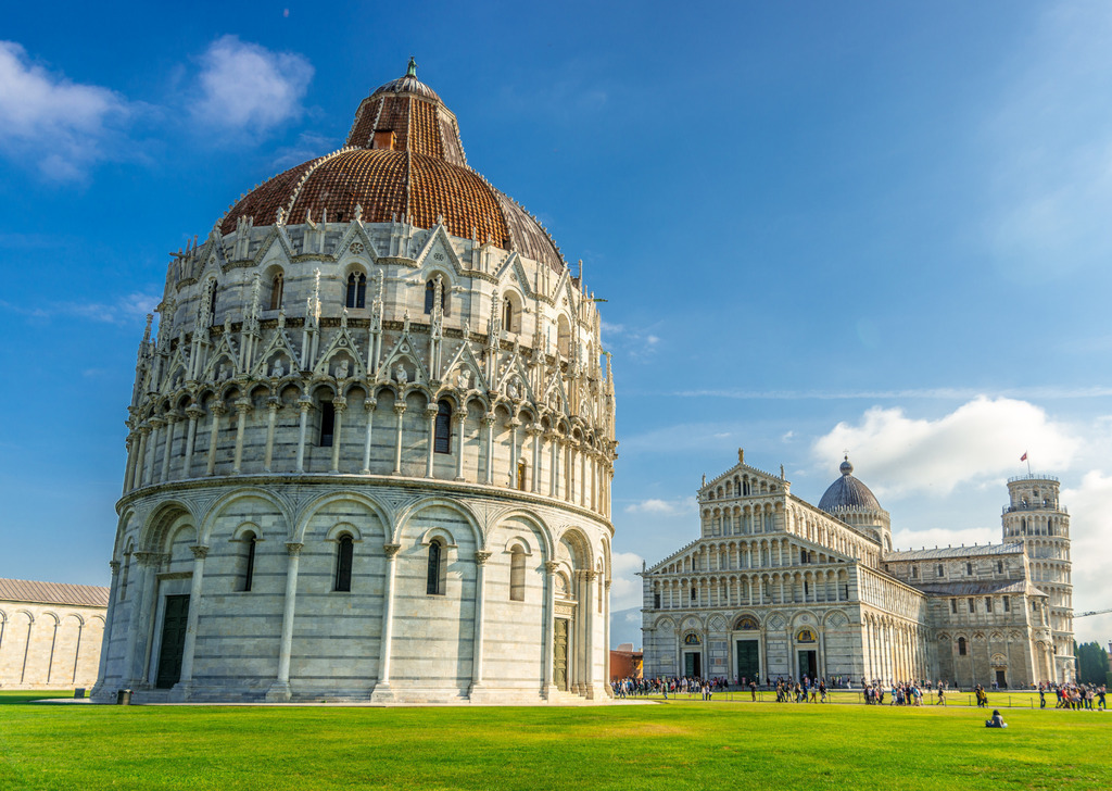 Piazza dei Miracoli, Pisa (20 km)