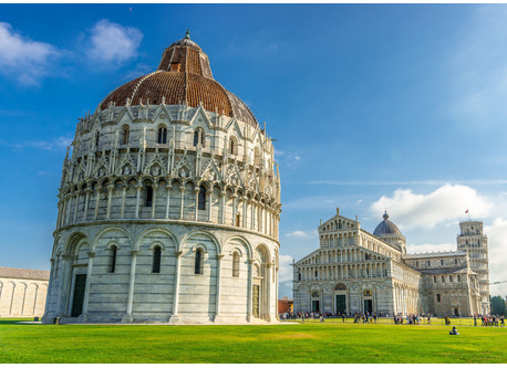 Piazza dei Miracoli, Pisa (20 km)