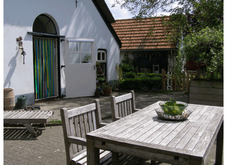 Ons boerderijtje uit 1876. Het tiny house bevindt zich in de voormalige deel.