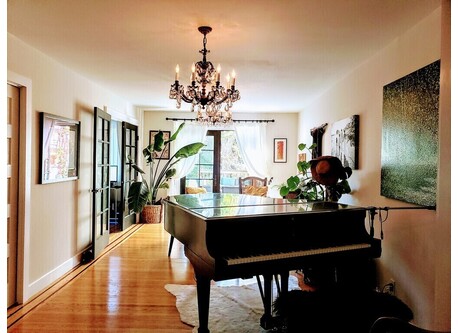piano room + salon