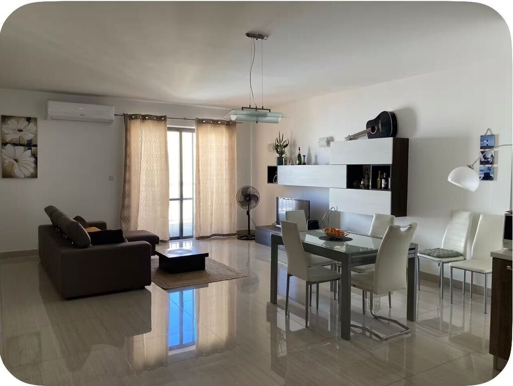 Spacious living room with balcony