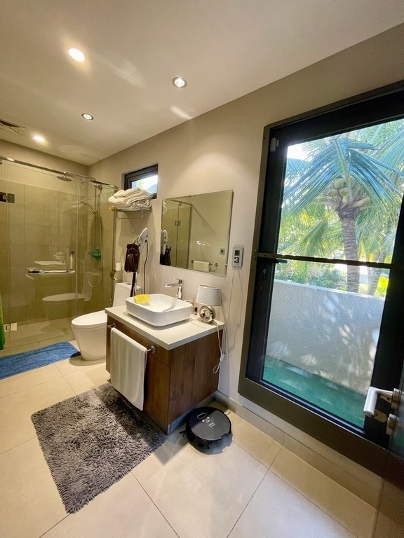 Bathroom & toilet Bedroom 1 first floor