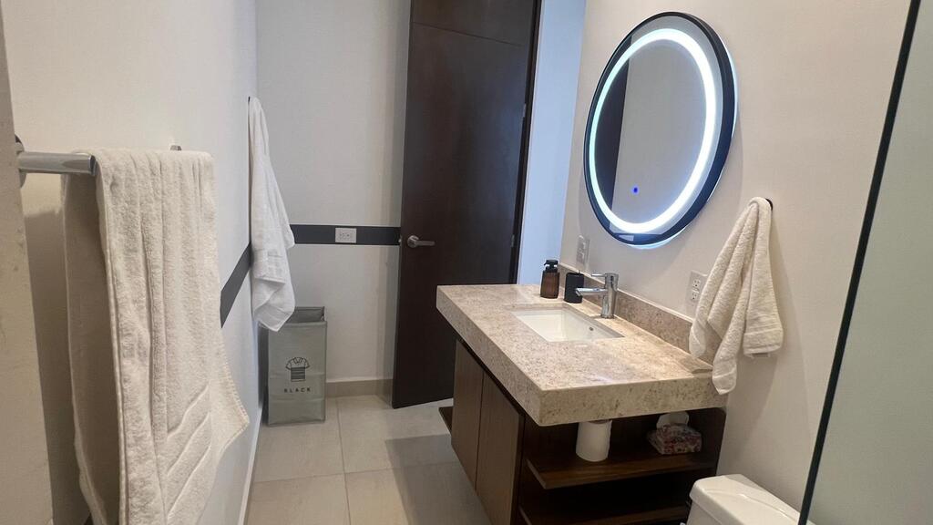 Master's bathroom