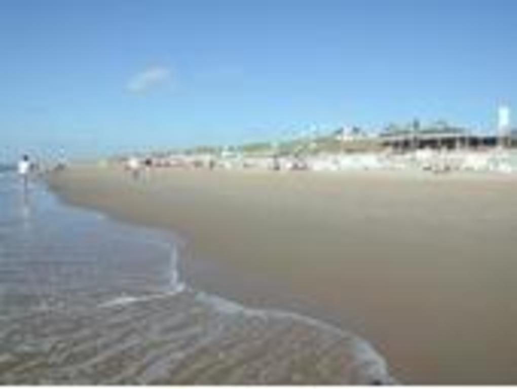 North sea within 10 kms, easily reached by bike, car or train