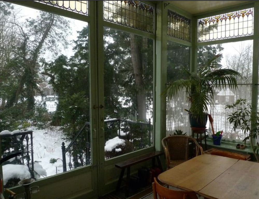 Garden room, especially nice in summertime, overlooking garden and park. 