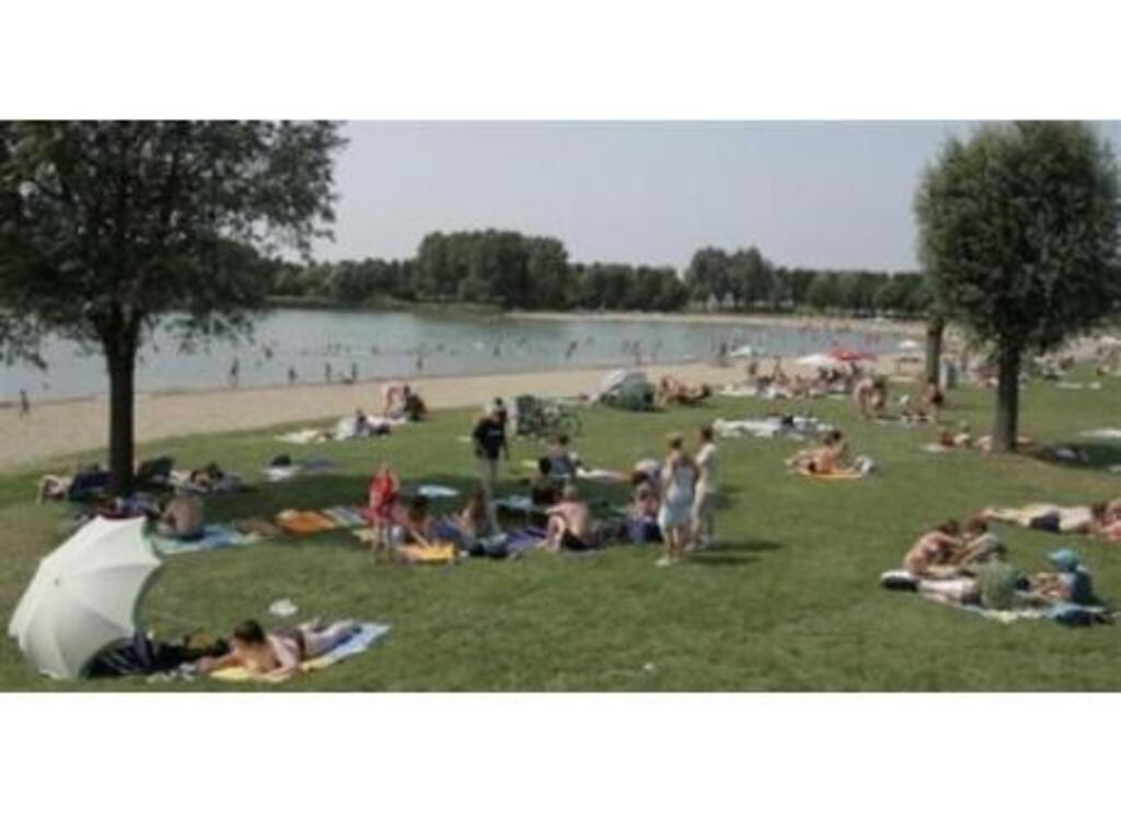 Outdoor swimming at Rijkerswoerd lake. 5 minutes by bike