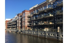 Comfortable apartment in quiet neighborhood next to a canal near the city centre.