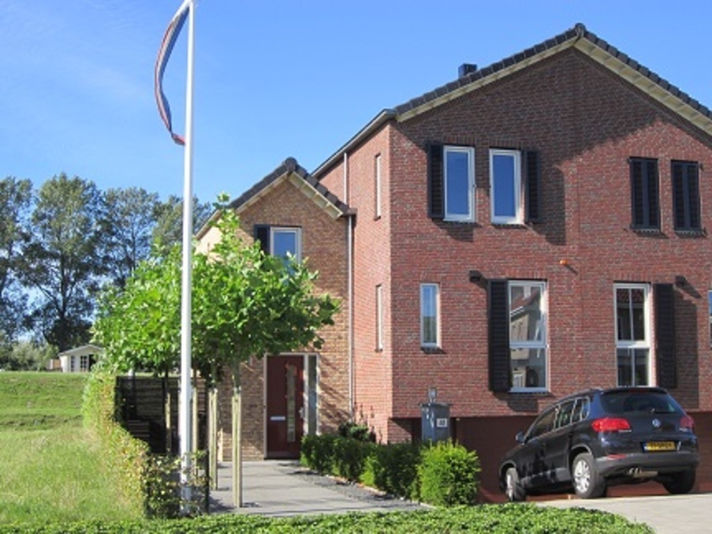 Comfortable (140m2) Amsterdam-Haarlem home with sunny garden on waterfront!