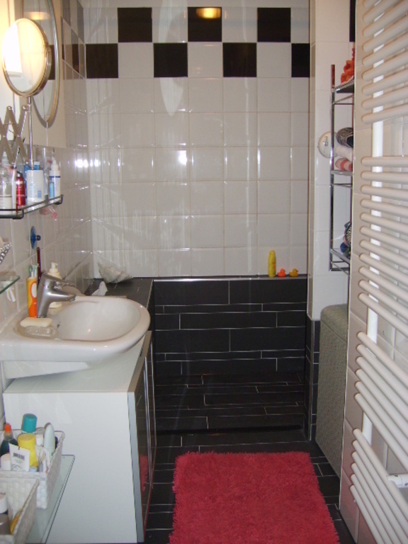 bathroom (with "Italian" shower