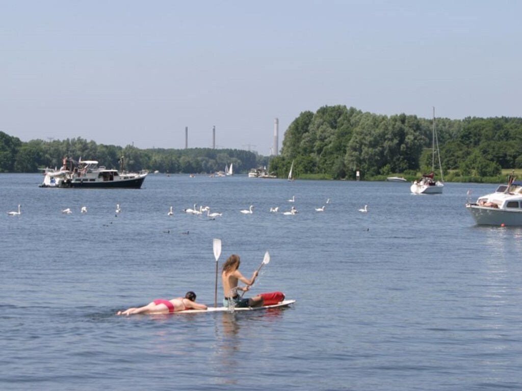 Brielse Meer (12 km), a sweetwater lake popular for watersports
