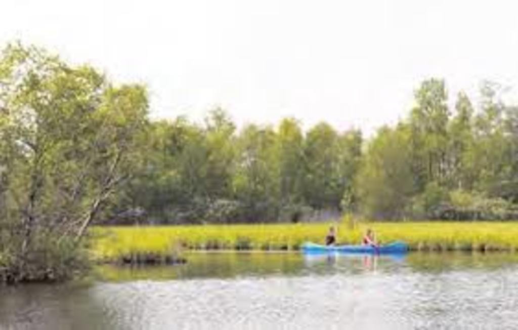 Bernisser grienden (17 km), a marshy area crossed by small waterways and footpaths.