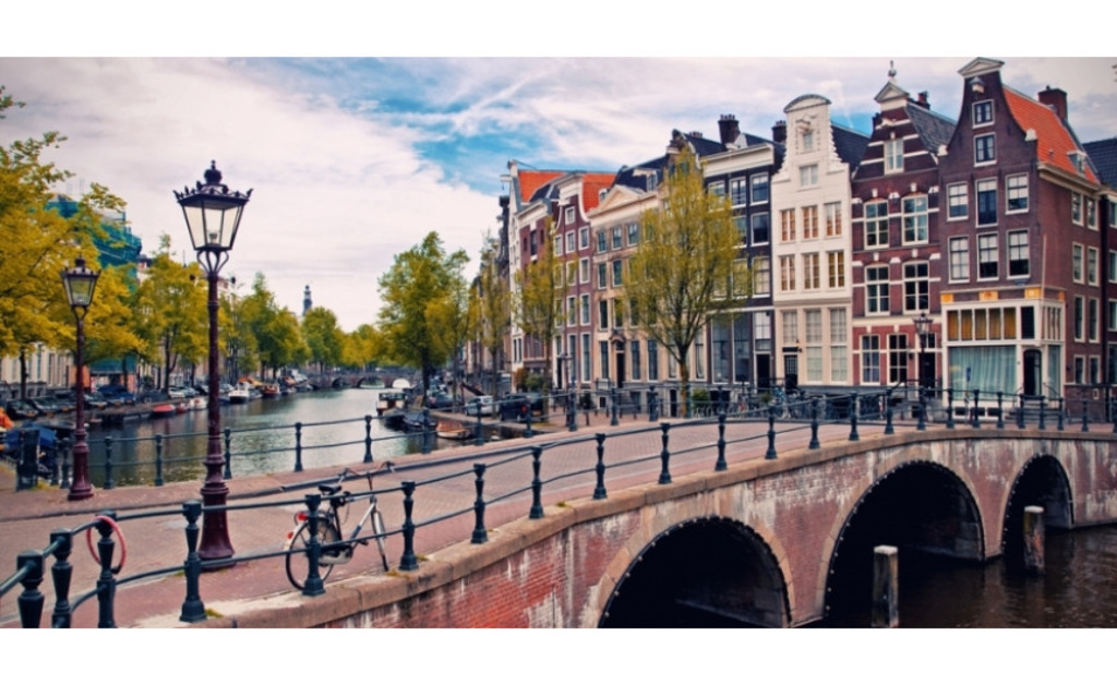 Typical streetview in Amsterdam (100 km)