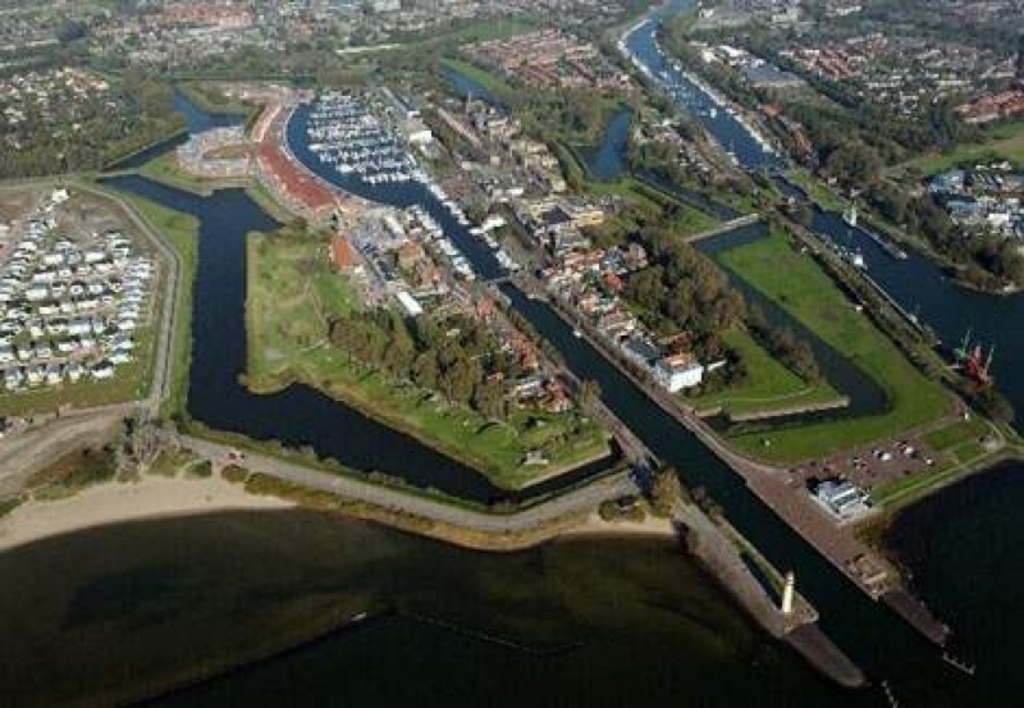 Hellevoetsluis (10 km), old fortified city with central marina