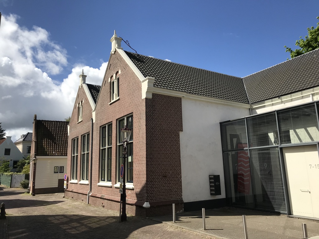 you can easily park the car in front of the house