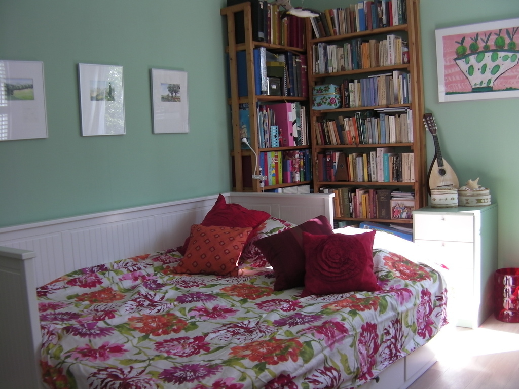 bed 160x200_upstairs bed room ready for 2 persons together