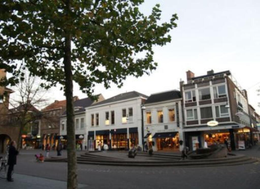 Enschede city - nice shopping area and lots of restaurants. To go: 25 minutes by electric bike and 15 by car.