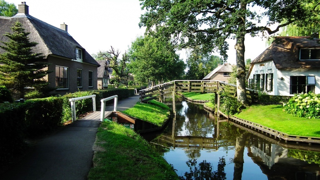 "Green Venice" Giethoorn is a must visit, less than an hours drive away