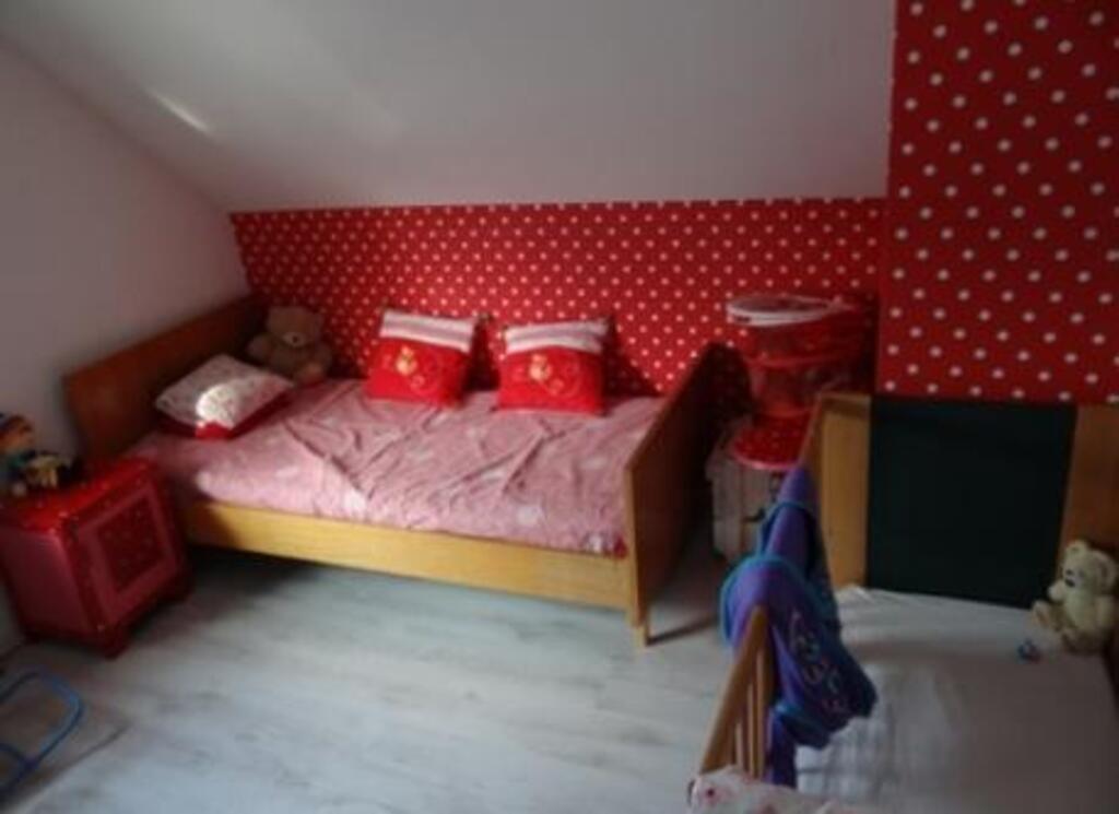 upstairs guest room, different view