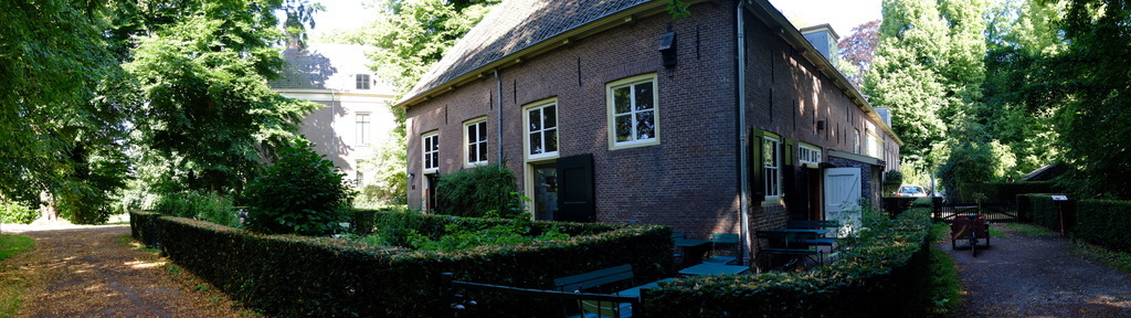 Eat delicious pies at the Veldkeuken in Amelisweerd