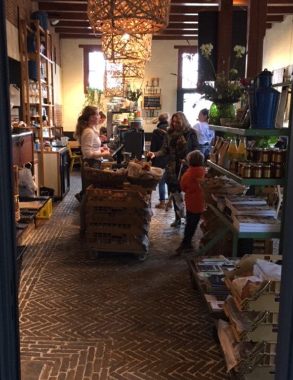 Buy delicious bread or pies in the bakery of "De Veldkeuken...