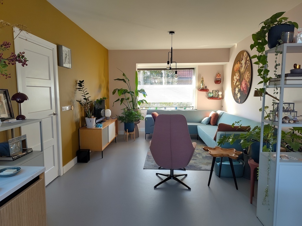 Living room (front of the house) 