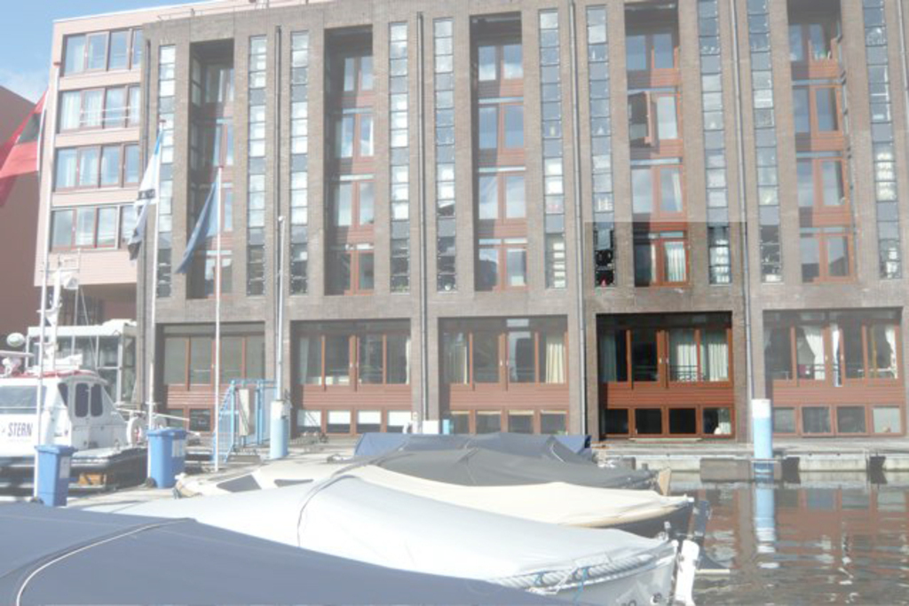 My masoinette is right in front of the water called the Westerdok