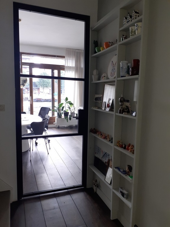 Entrance with passage to the kitchen/living room